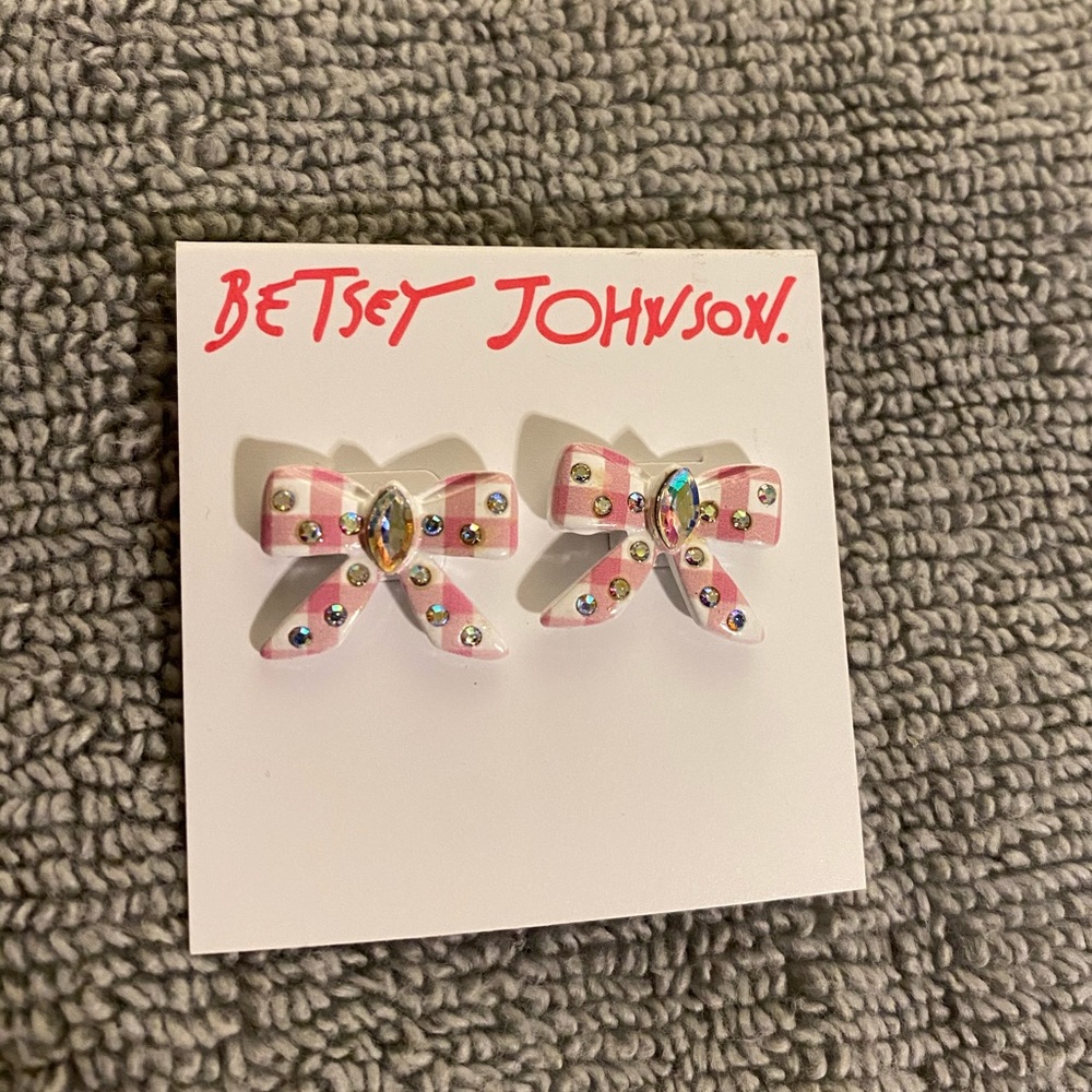 Betsey Johnson LILY FLOWER BOW STUDS PINK